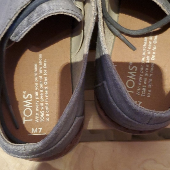 Toms - Picture 2 of 3